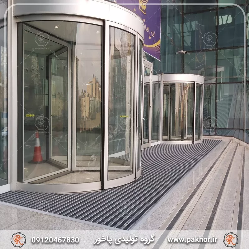 بدأت شركة باخور نشاطها  بانتاج نموذجية اولی بادری، ألمنيوم بادری، وفرامل سلالم ، ومنتجات سلامة مواقف السيارات